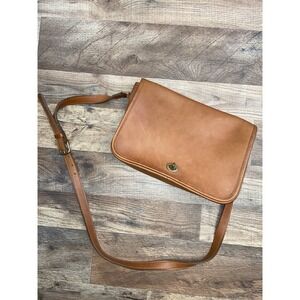 Vintage Laura USA British Brown Tan Leather Crossbody Brass Turnlock